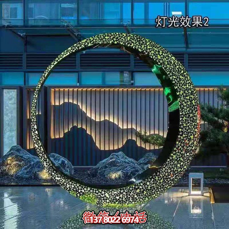 不銹鋼燈光圓環，營造月亮美景