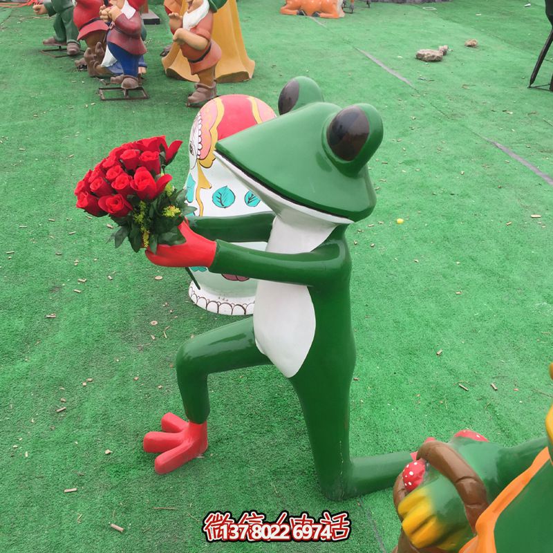 玻璃鋼雕塑，玫瑰青蛙拿玻璃公園裝飾