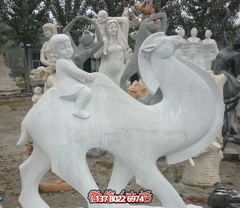 漢白玉駱駝雕塑，點(diǎn)綴公園里的抽象風(fēng)情