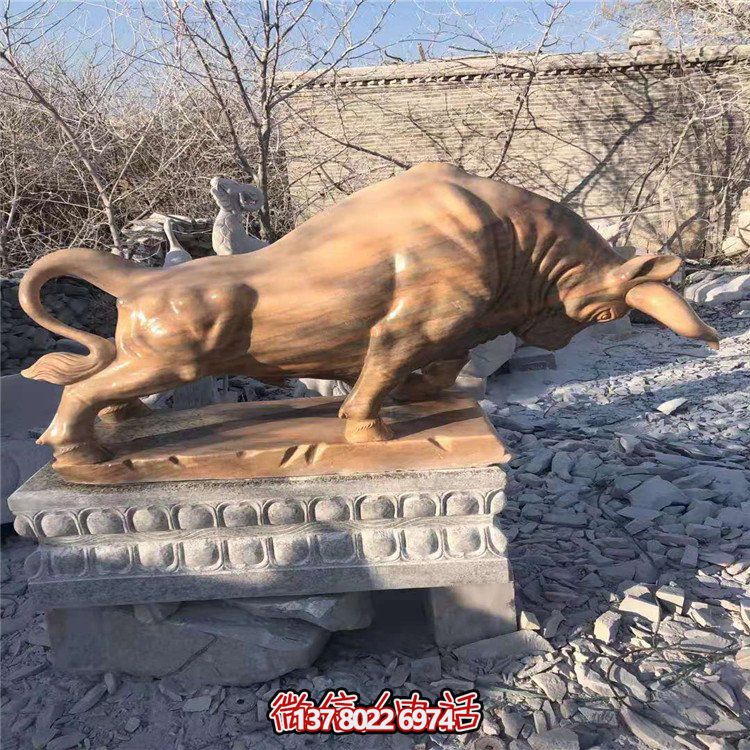 斗牛，晚霞紅大理石石雕牛