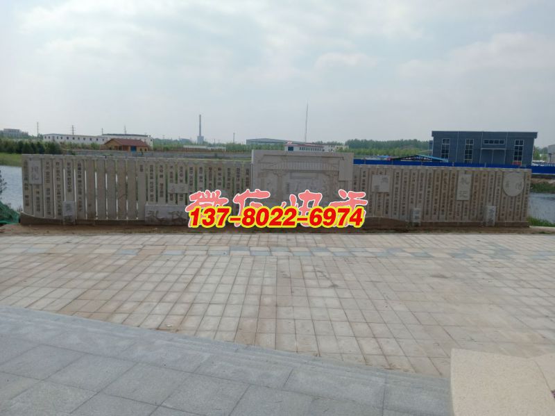 蘆葦湖景墻：孔子教學，長20米，高2